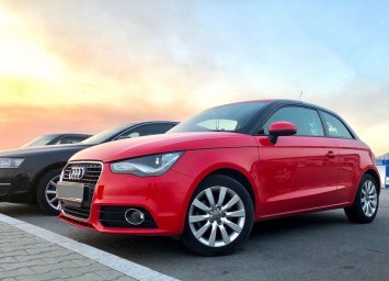 Автомобиль Audi A1 2011 год