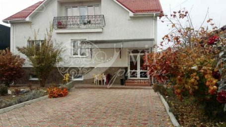 Дом 270 м&sup2; с участком 6 соток